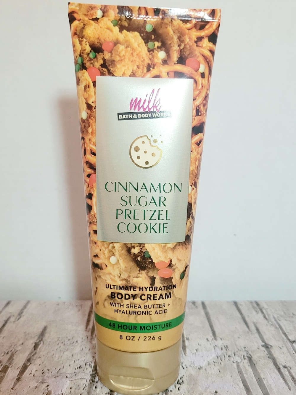 Cinnamon Sugar Pretzel Cookie Bath & Body Works Set - Picture 3 of 6